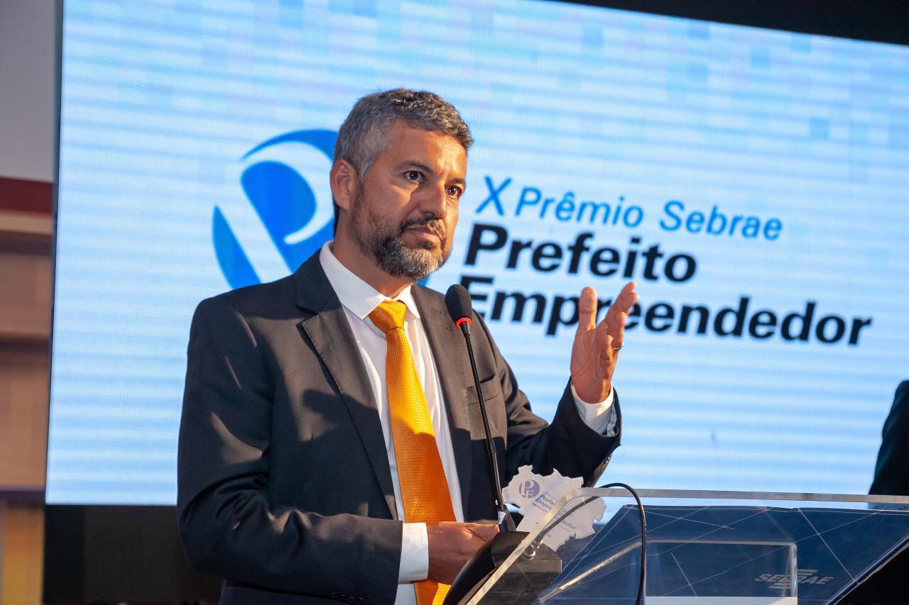 O prefeito de Irecê, Elmo vaz O prefeito de Irecê, Elmo vaz