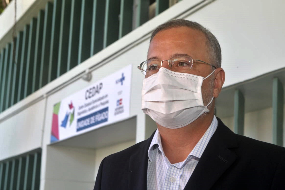 Na imagem, o secretário de Saúde do Estado, Fábio Vilas-Boas