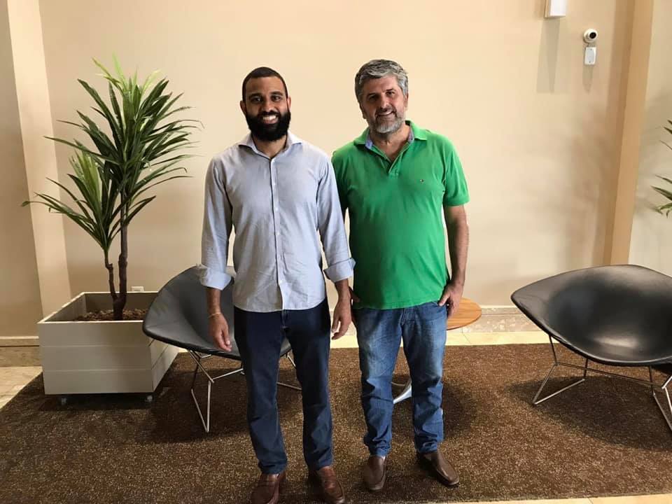 Na imagem, Gustavo Ferraz aparece ao lado de Heber Santana, presidente do PSC na Bahia