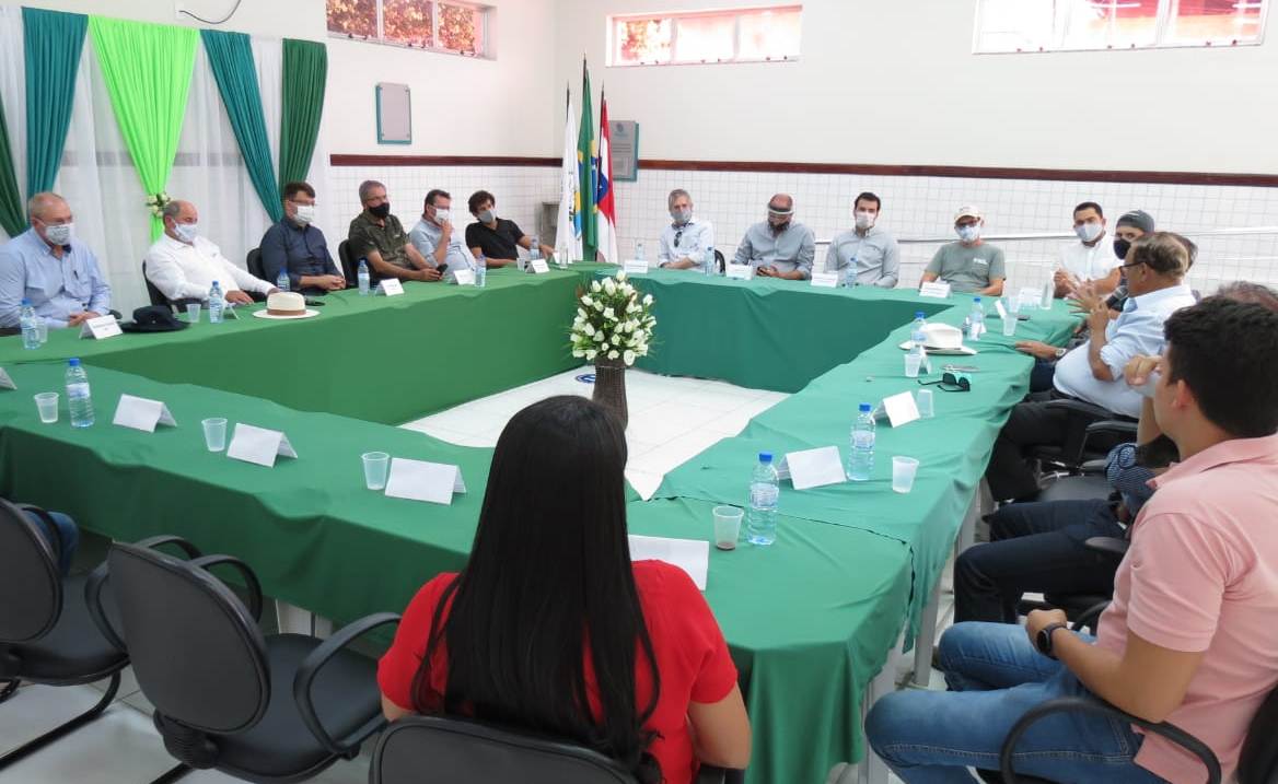 Reunião debateu alternativas para asfaltar trecho da BR 030, entre Cocos e Mambaí (GO)