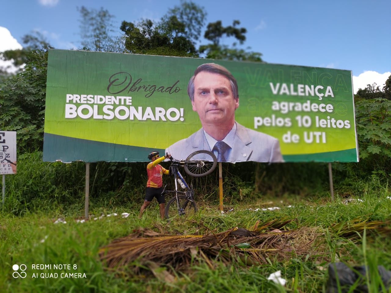 Imagem de PT Bahia aciona Ministério Público contra outdoors de Bolsonaro
