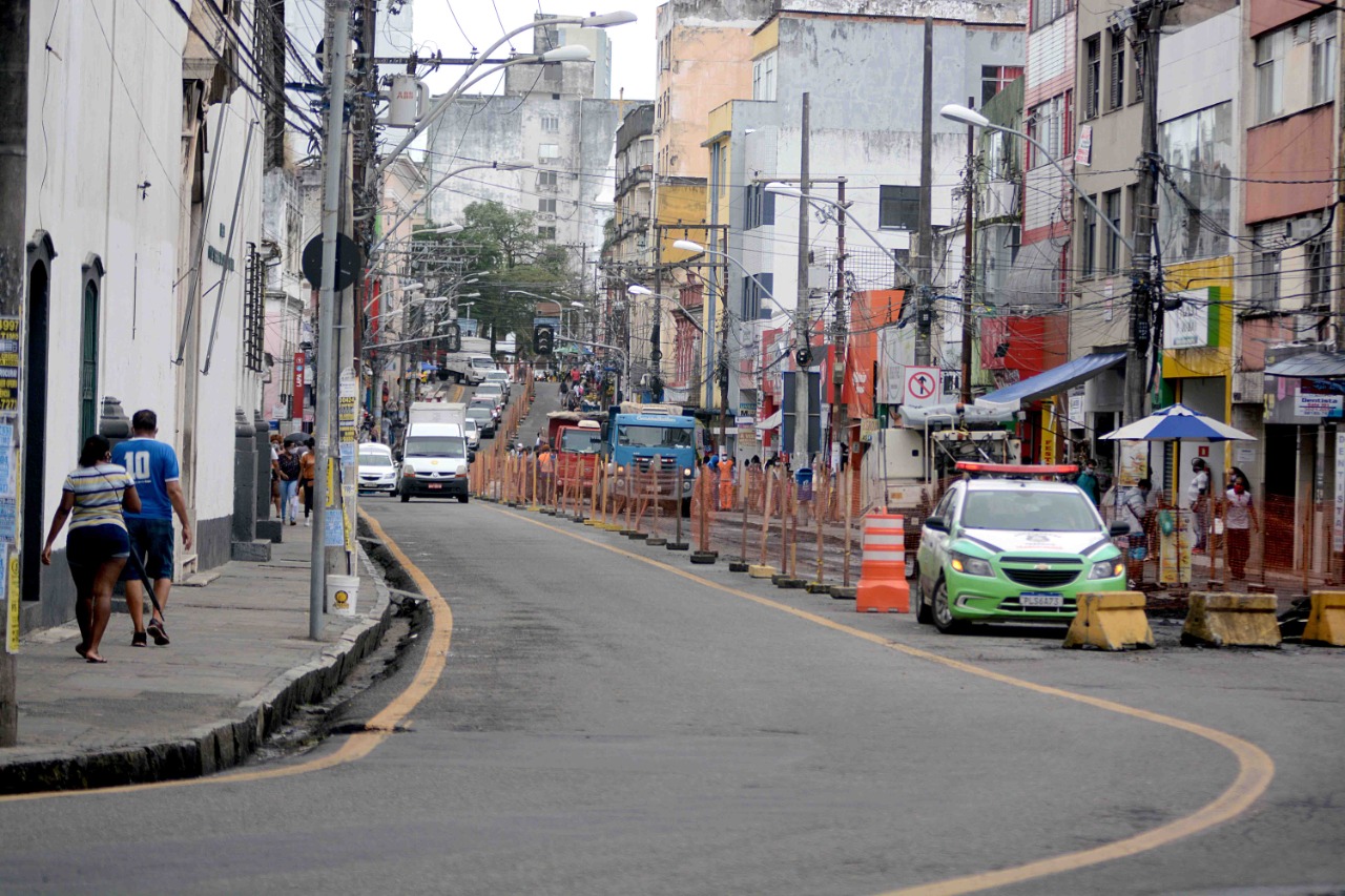 Obras na via irão ampliar o espaço para pedestres e comerciantes