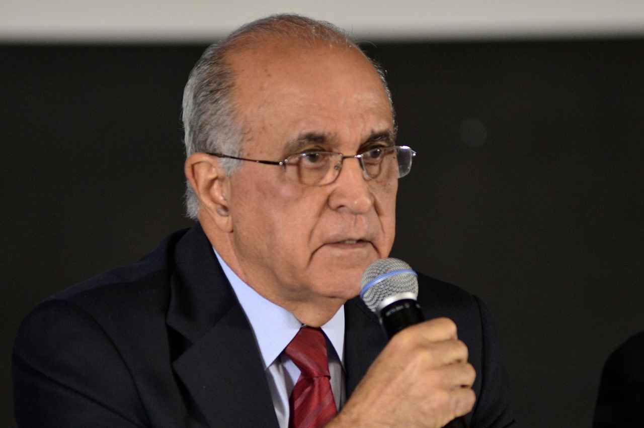 Na imagem, o secretário municipal da Fazenda, Paulo Souto