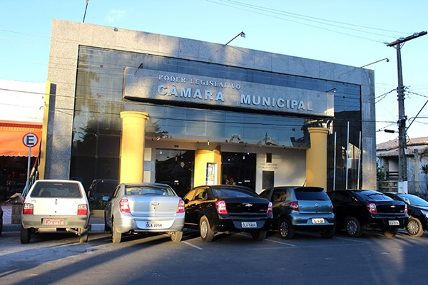 Fachada da Câmara Municipal de Mata de São João, onde o pedido de substituição do juiz também foi debatido