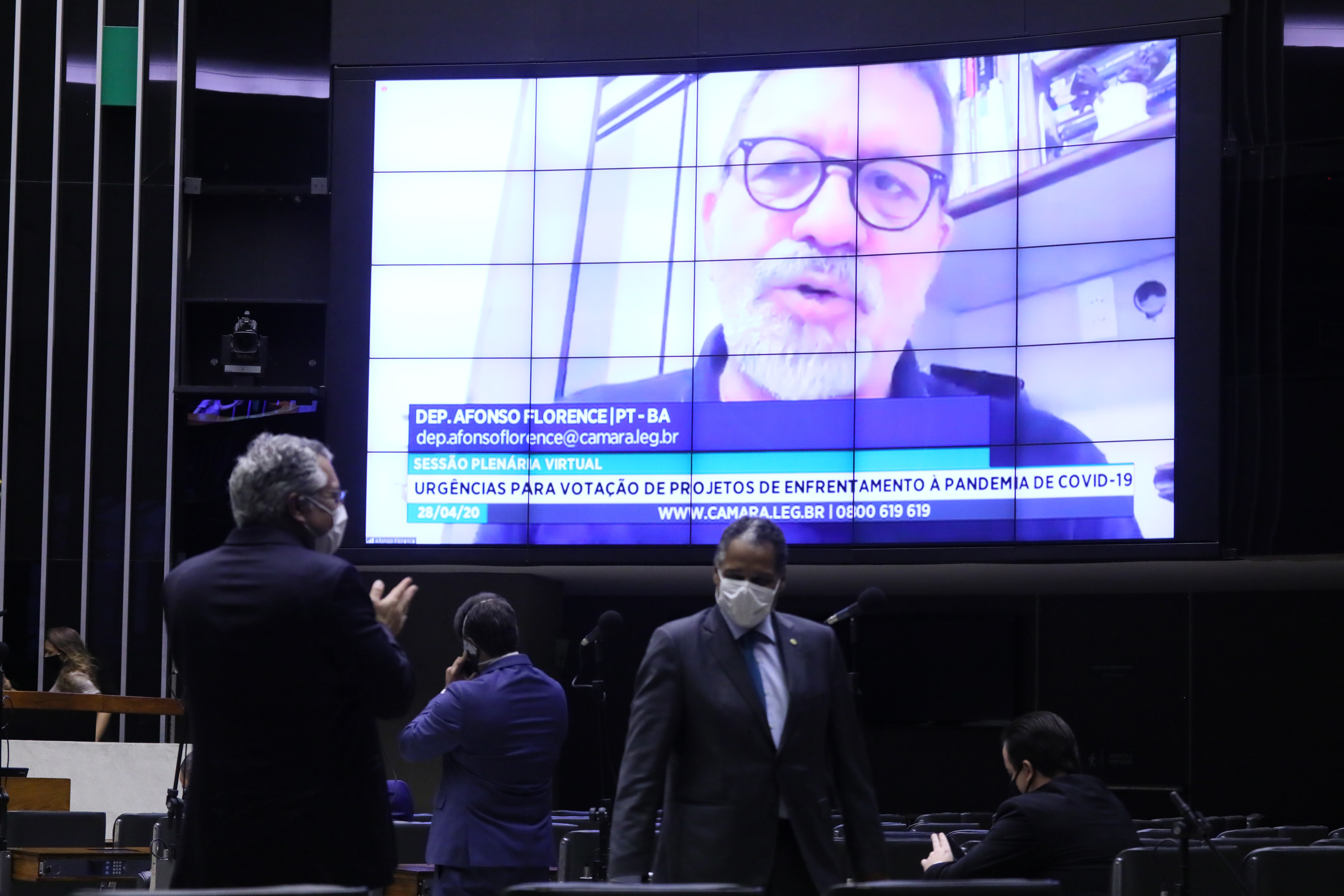 Na imagem, o deputado federal Afonso Florence