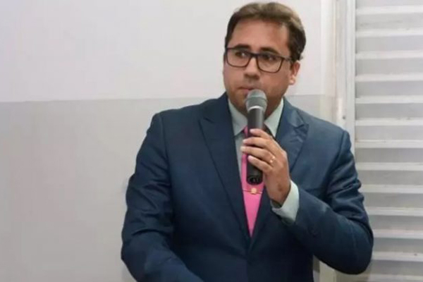 O prefeito de Laje, Kledson Duarte Mota