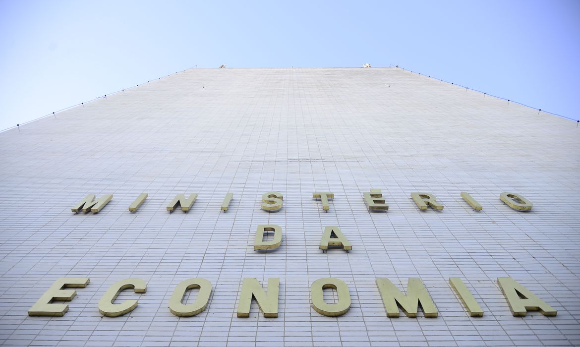 Imagem de Governo vai acumular 13 anos sucessivos de déficit fiscal, diz Economia