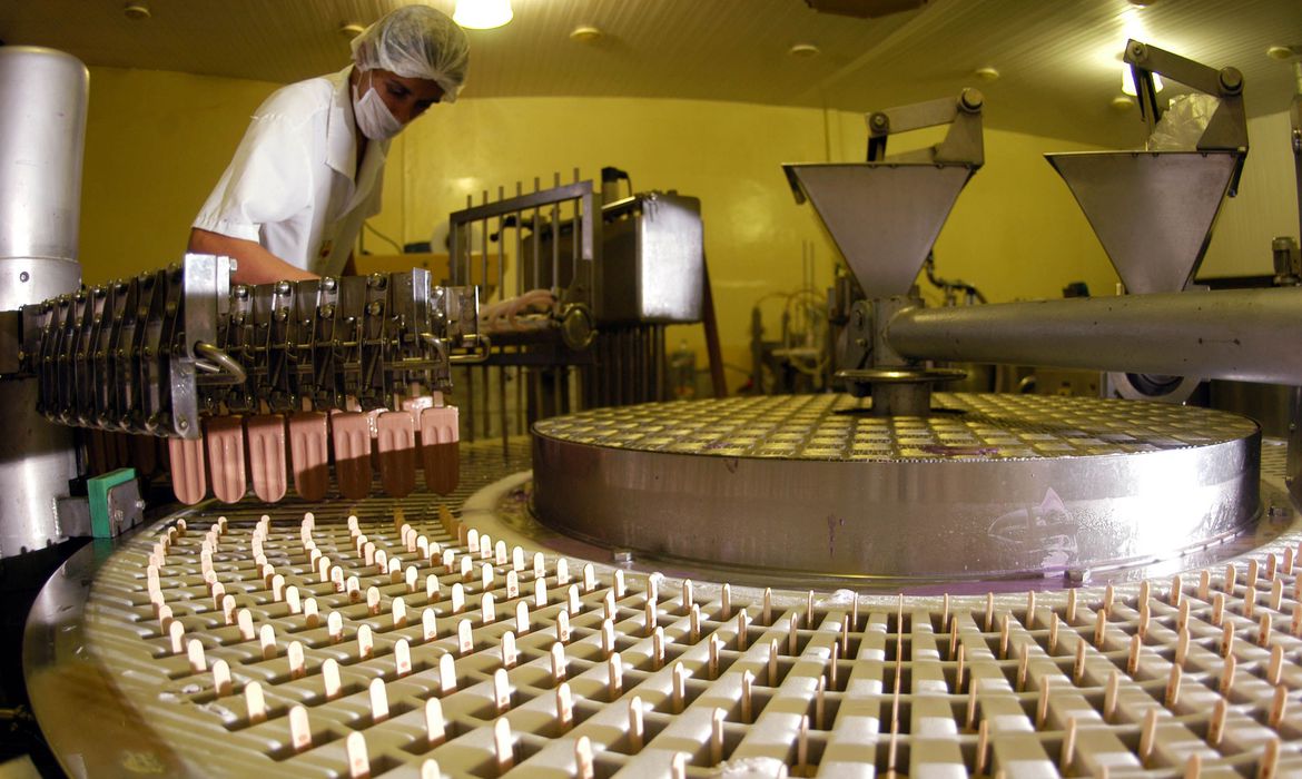 Imagem de Produção industrial cresceu 8% de junho para julho, diz IBGE