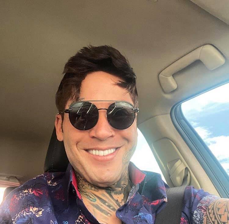 Imagem de Moradores de Massaranduba cobram promessas feitas por Kannário em frente ao escritório do deputado