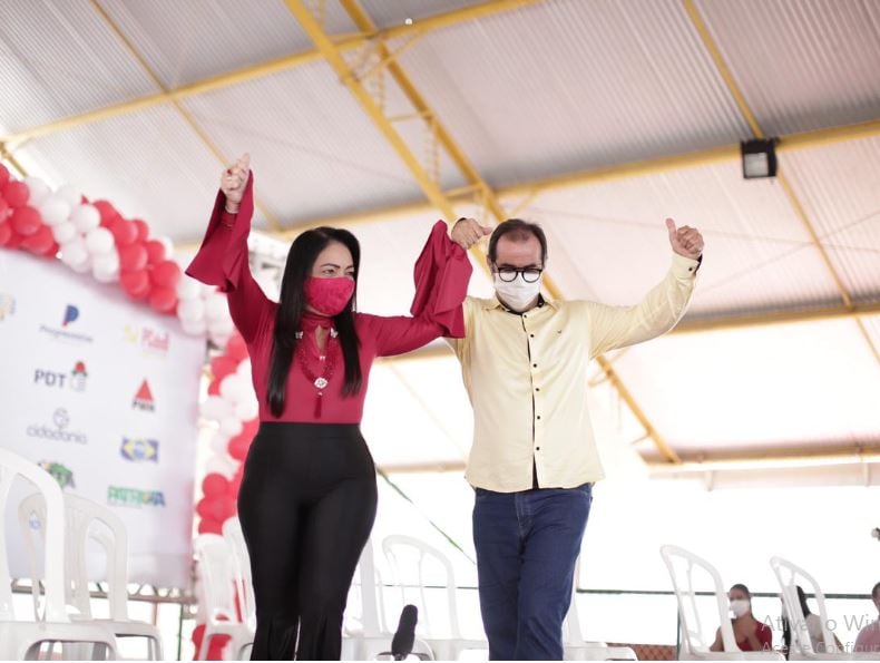 Imagem de Lauro de Freitas: Moema Gramacho é oficializada como candidata do PT à reeleição na Prefeitura com Vidigal como vice