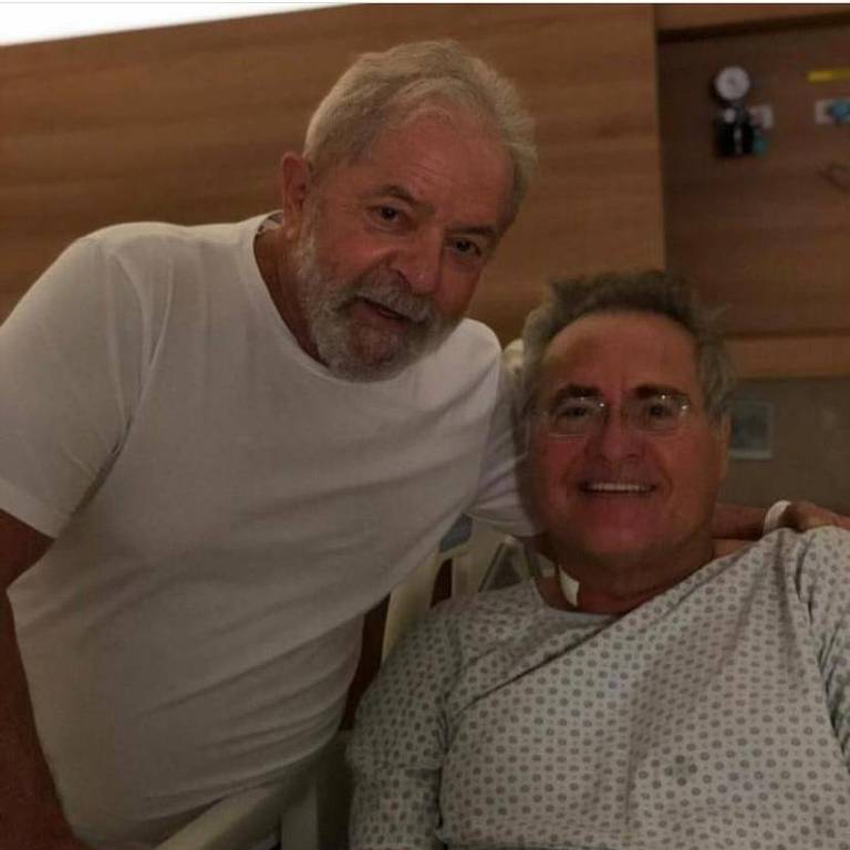 Imagem de Lula quebra quarentena e visita Renan sem máscara no hospital