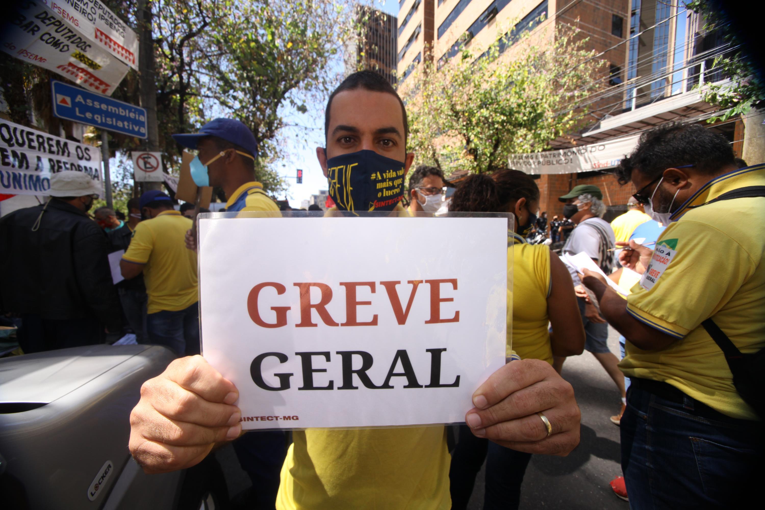 Imagem de Em greve, funcionários dos Correios fazem protesto nesta terça Imagem de Em greve, funcionários dos Correios fazem protesto nesta terça