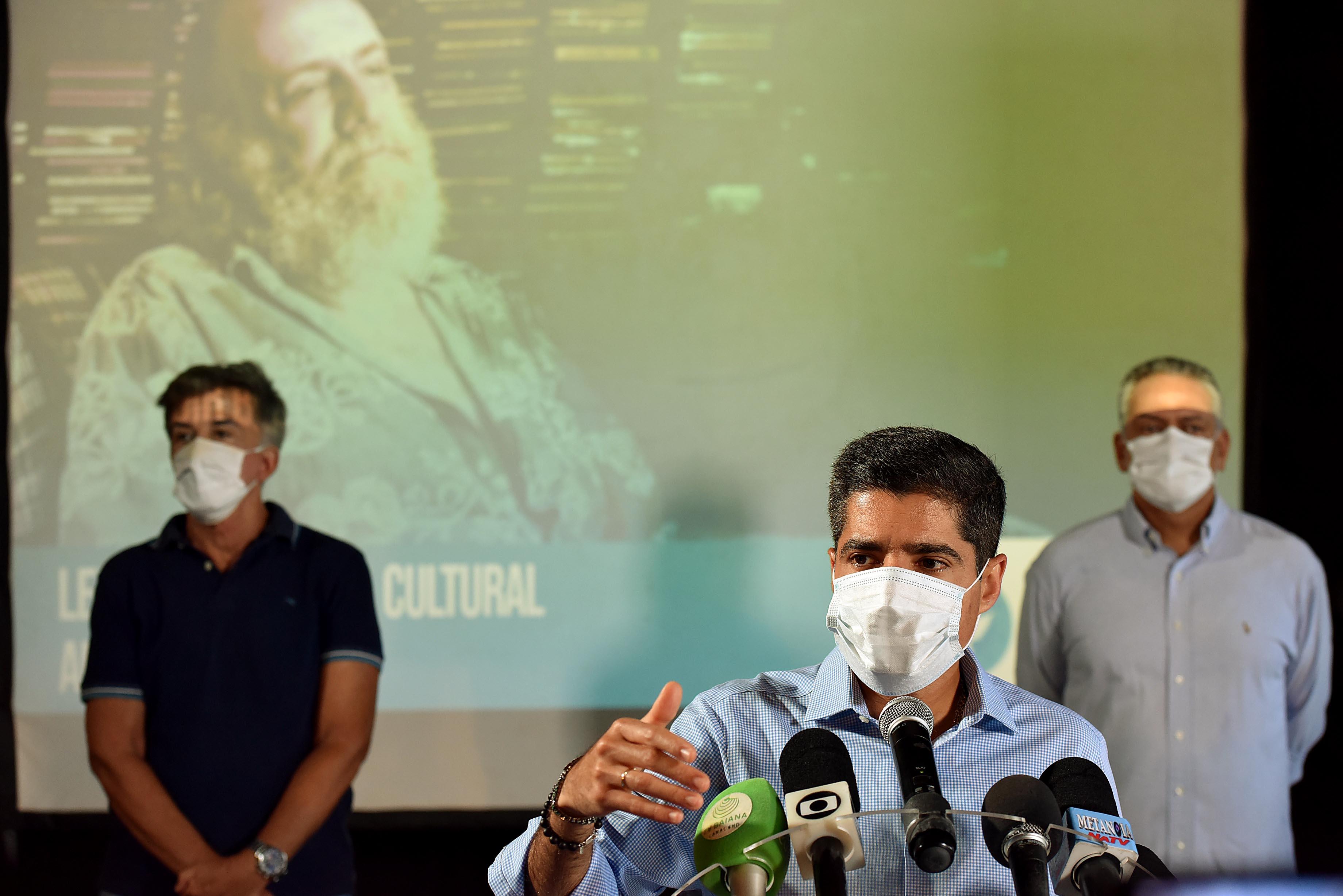 Na imagem, o prefeito de Salvador, ACM Neto, do DEM