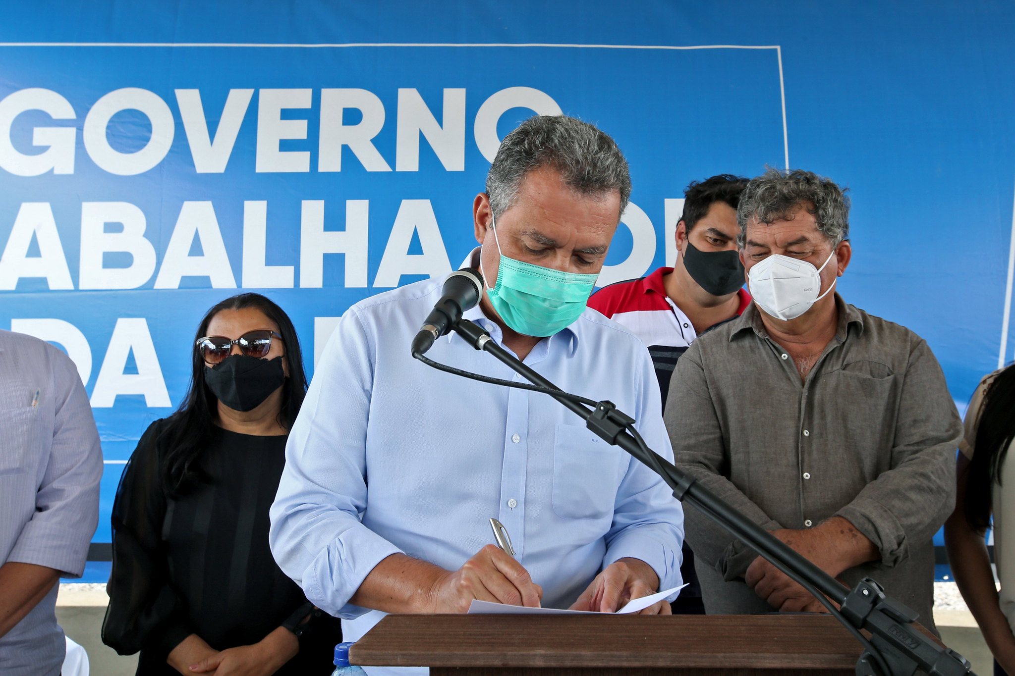 Imagem de Governo da Bahia assina acordo com Rússia para testar efeitos da vacina nos baianos, diz jornal