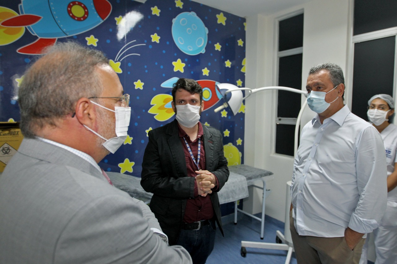 Imagem de Após fala de Bolsonaro, secretário de Saúde diz que prefere vacinar 'quem quer do que quem está se recusando' Imagem de Após fala de Bolsonaro, secretário de Saúde diz que prefere vacinar 'quem quer do que quem está se recusando'