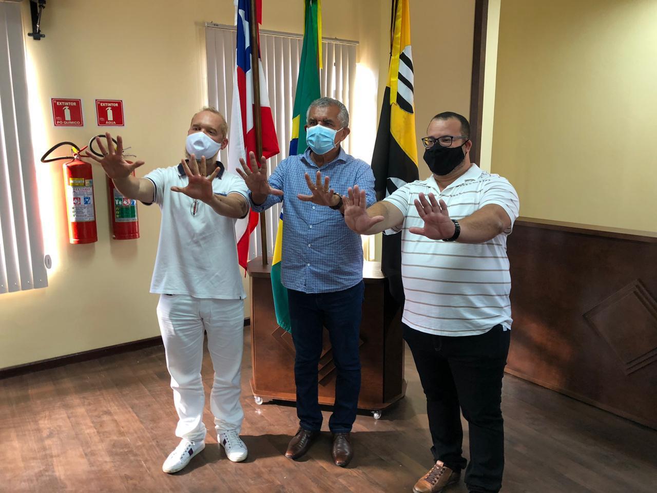 Grupo tem apoio do governador, senador, deputado e atual prefeito