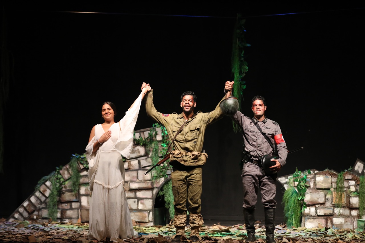 Respeitando o distanciamento social, peça teatral “5 segundos” está de volta e na companhia de 12 professores de várias áreas do conhecimento 