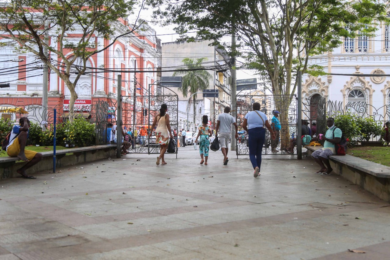 Prática de exercícios, uso de equipamentos e eventos que gerem aglomeração seguem proibidos nesses espaços Prática de exercícios, uso de equipamentos e eventos que gerem aglomeração seguem proibidos nesses espaços