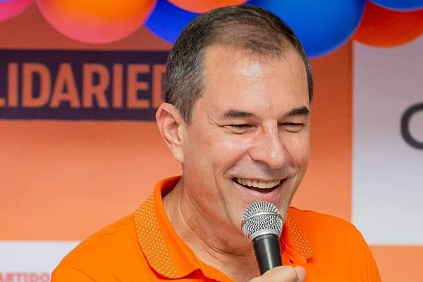 O candidato a prefeito de Teixeira de Freitas, Caio Checon