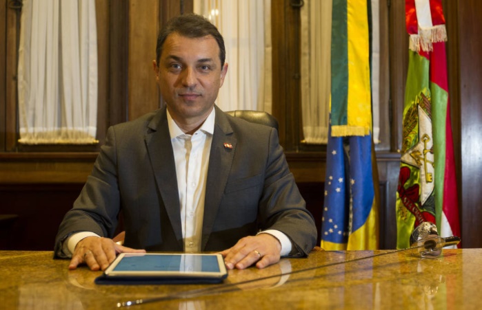 O governador catarinense Carlos Moisés (PSL)