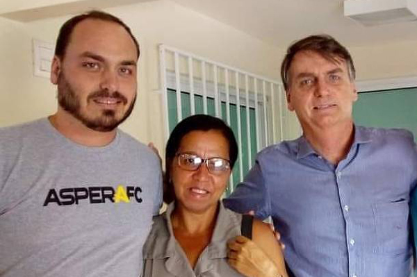 Wal com Carlos (à esq.) e Jair Bolsonaro Wal com Carlos (à esq.) e Jair Bolsonaro