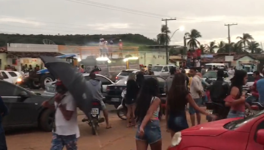 Imagem de Candidato a prefeito em Cicero Dantas pelo PSD, Kael Xavier promove 'Carnaval' em convenção partidária; assista Imagem de Candidato a prefeito em Cicero Dantas pelo PSD, Kael Xavier promove 'Carnaval' em convenção partidária; assista