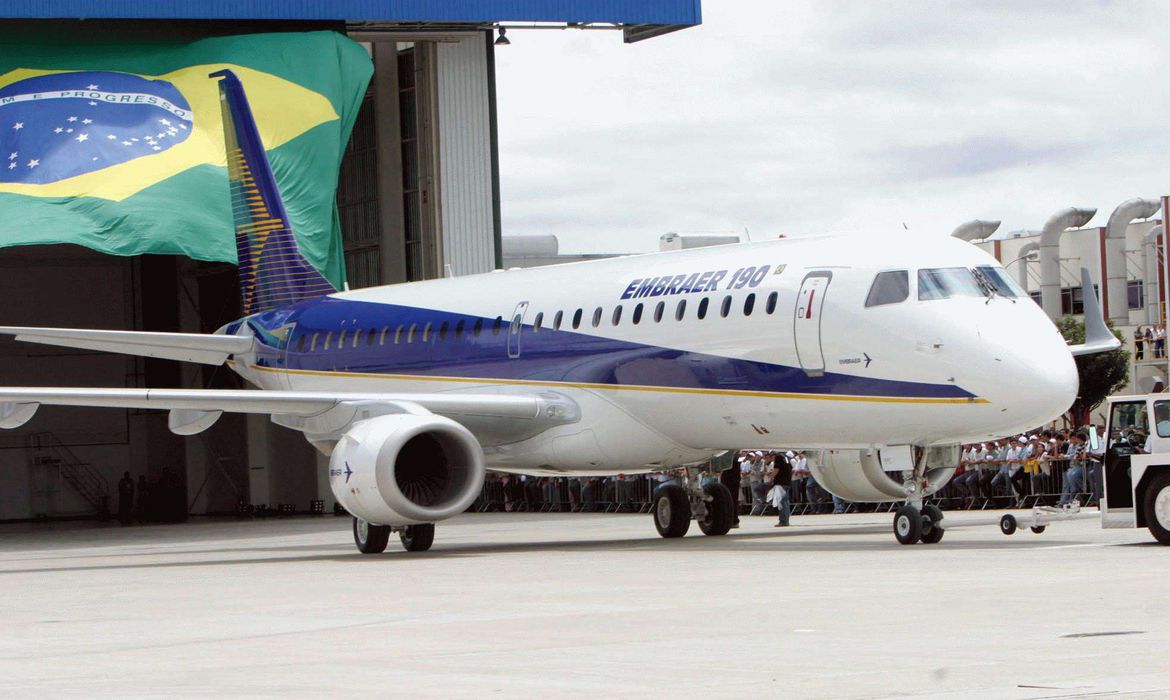 Imagem de Embraer anuncia demissão de 900 empregados no Brasil