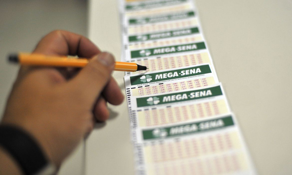 Mega-Sena acumula e prêmio sobe para R$ 14,5 milhões Mega-Sena acumula e prêmio sobe para R$ 14,5 milhões