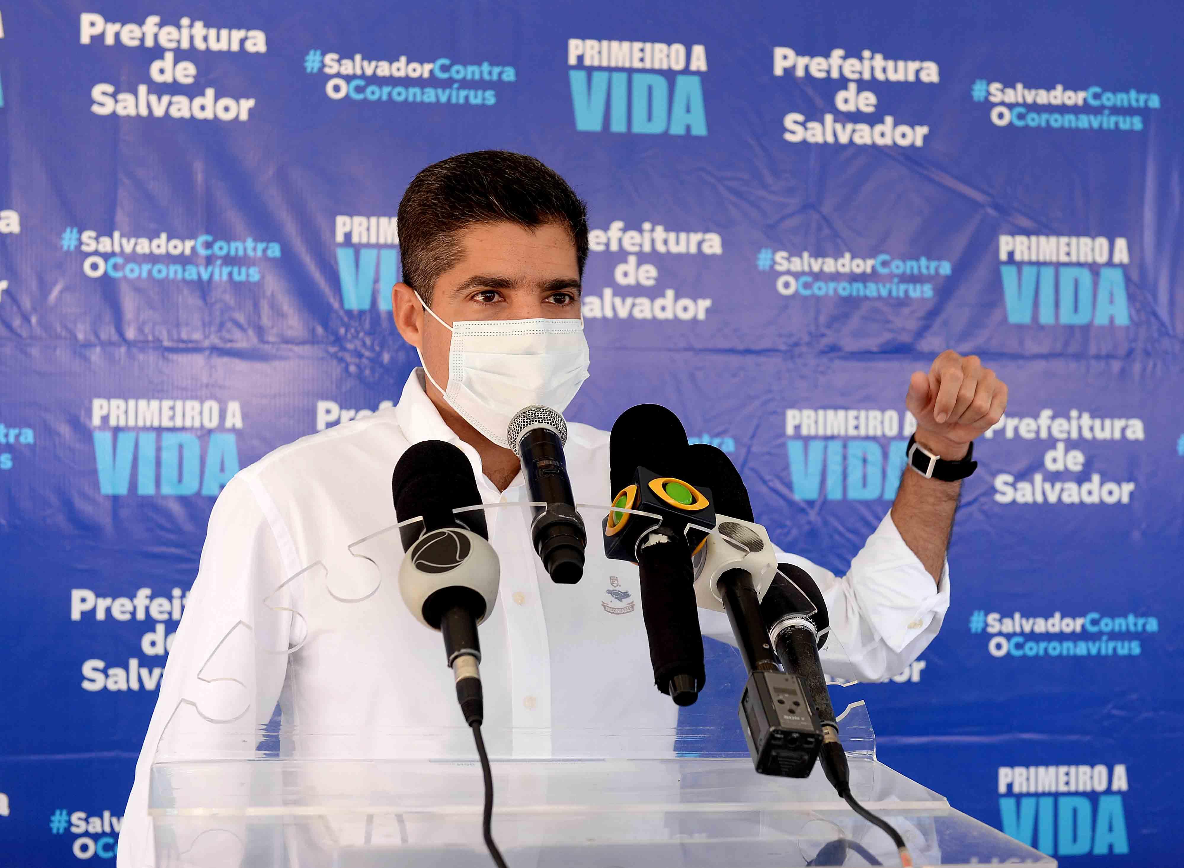 Na imagem, o prefeito de Salvador, ACM Neto, do DEM