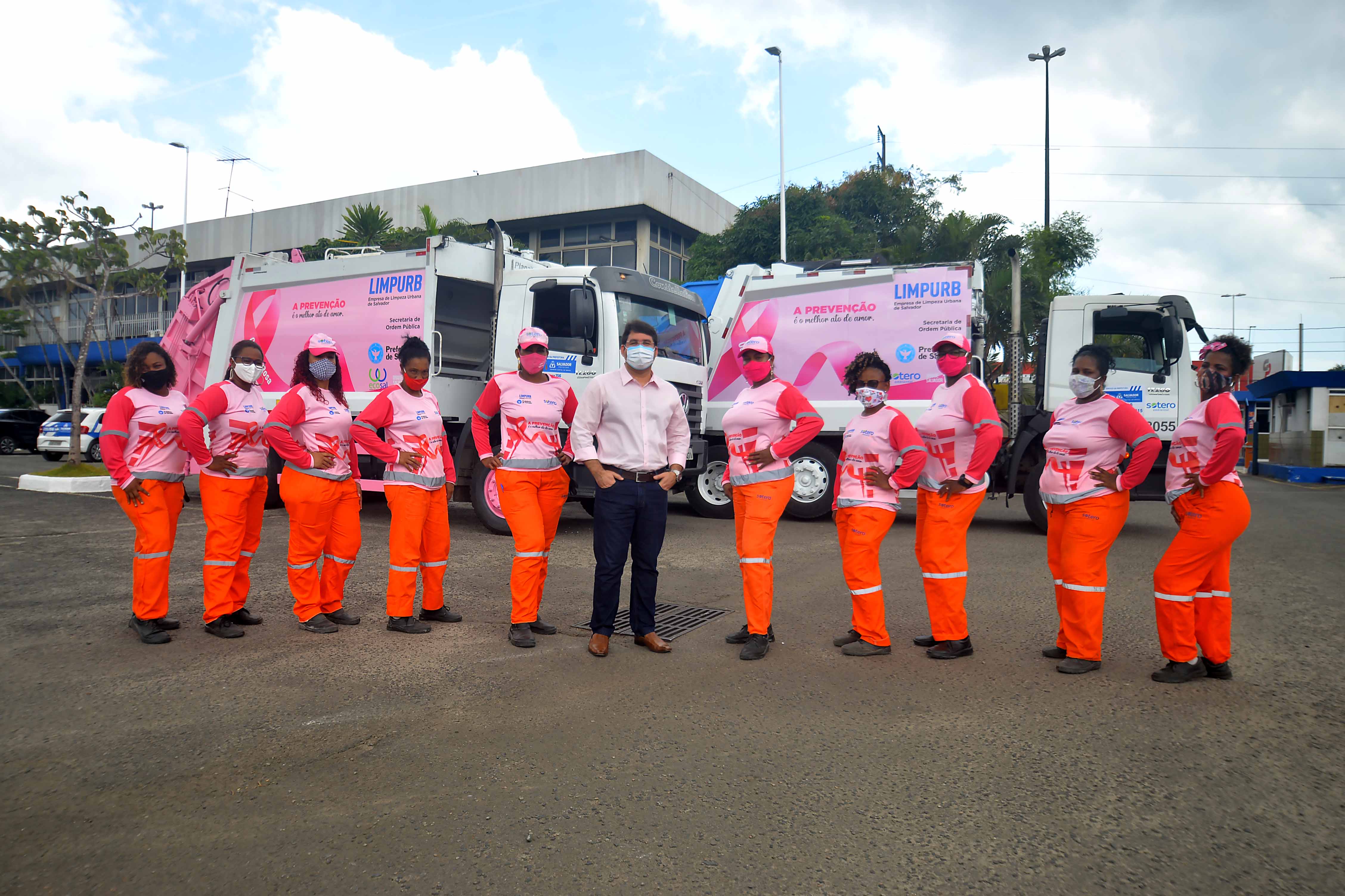 O objetivo é aproveitar a visibilidade dos veículos para chamar a atenção da população para os cuidados com a mama O objetivo é aproveitar a visibilidade dos veículos para chamar a atenção da população para os cuidados com a mama