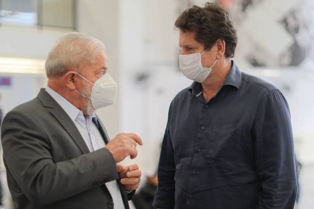Candidato do PT à Prefeitura de São Paulo, Jilmar Tatto, conversa com Lula em evento do partido