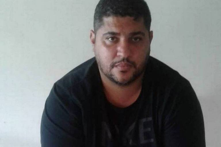 André Oliveira Macedo, conhecido como André do Rap, considerado foragido da polícia André Oliveira Macedo, conhecido como André do Rap, considerado foragido da polícia