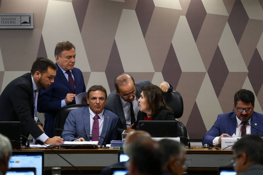 Senadores durante sessão da CCJ (Comissão de Constituição e Justiça), a principal da Casa Senadores durante sessão da CCJ (Comissão de Constituição e Justiça), a principal da Casa