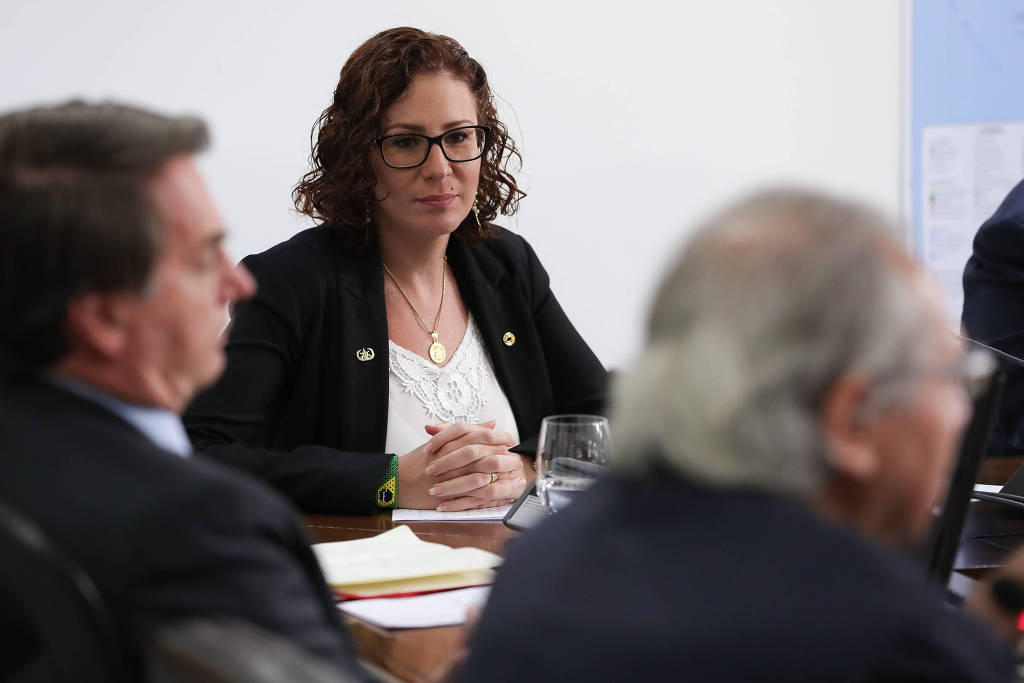 A deputada Carla Zambelli participa de reunião com o presidente Jair Bolsonaro, ministros de Estado e empresários do Ceará