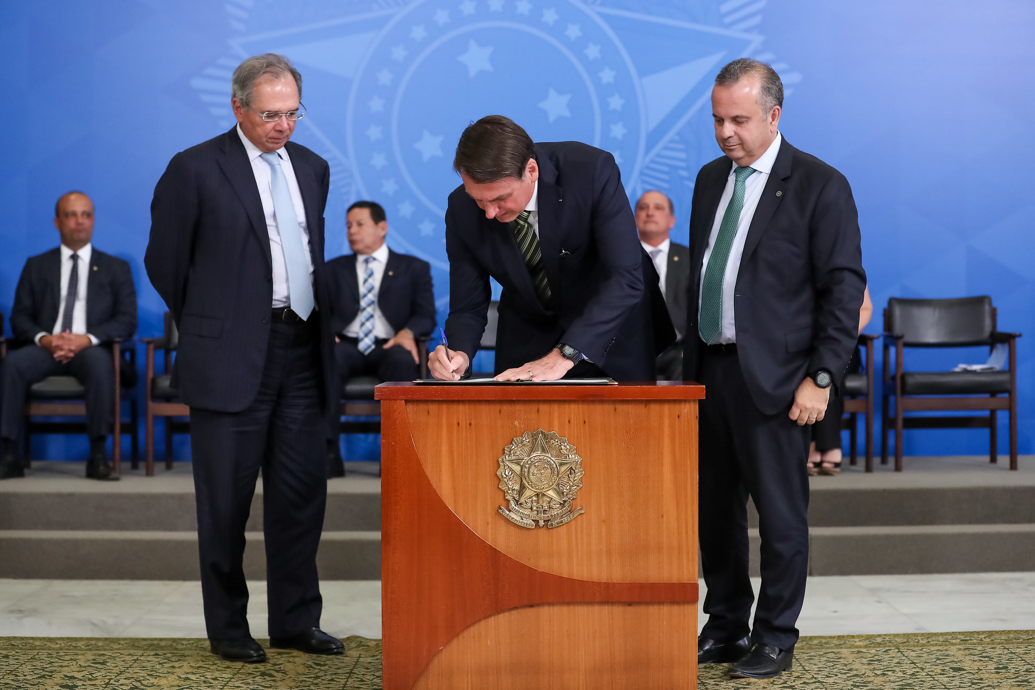 Na imagem, Paulo Guedes, Jair Bolsonaro e Rogério Marinho
