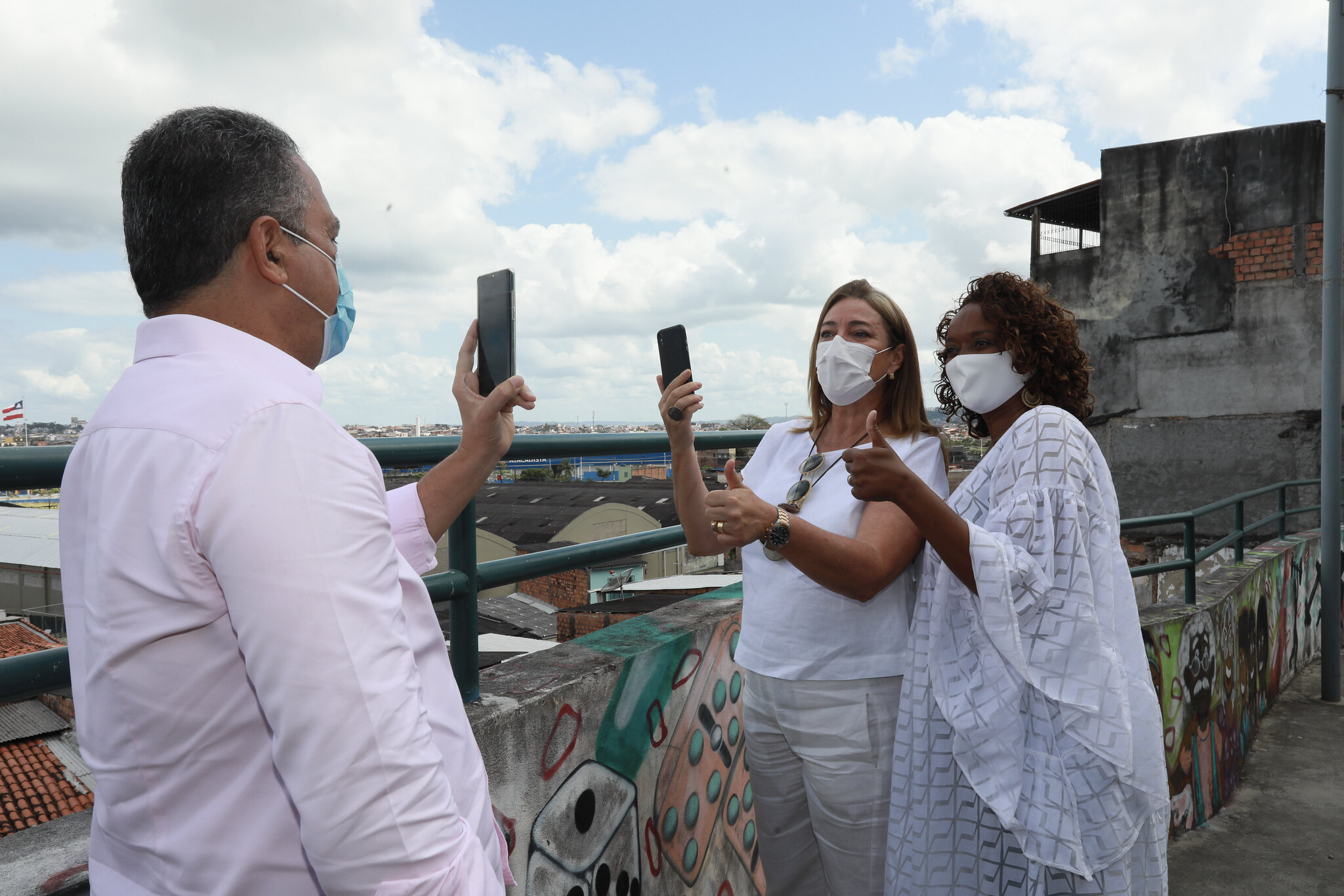 Os três fazem atividade em carro aberto na Cidade Baixa neste sábado Os três fazem atividade em carro aberto na Cidade Baixa neste sábado