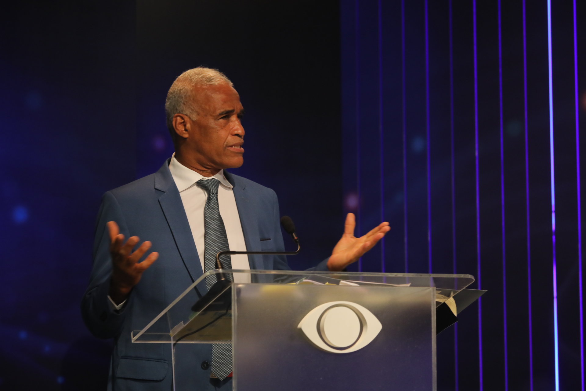 Na imagem, o deputado federal Pastor Sargento Isidório, candidato à Prefeitura pelo Avante