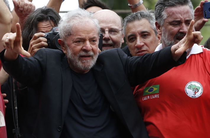 O ex-presidente Lula participa de ato em frente ao Sindicato dos Metalúrgicos, em São Bernardo do Campo (SP)