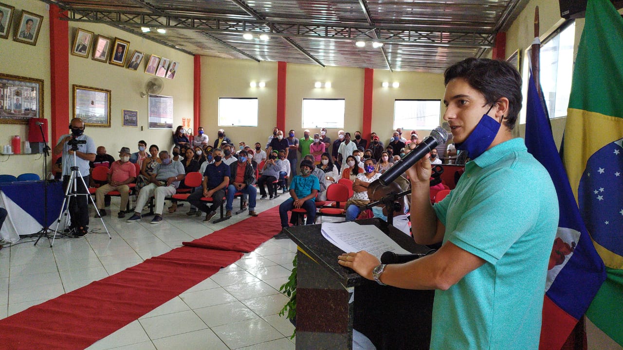 O deputado estadual Marcelinho Veiga durante agenda política no interior da Bahia
