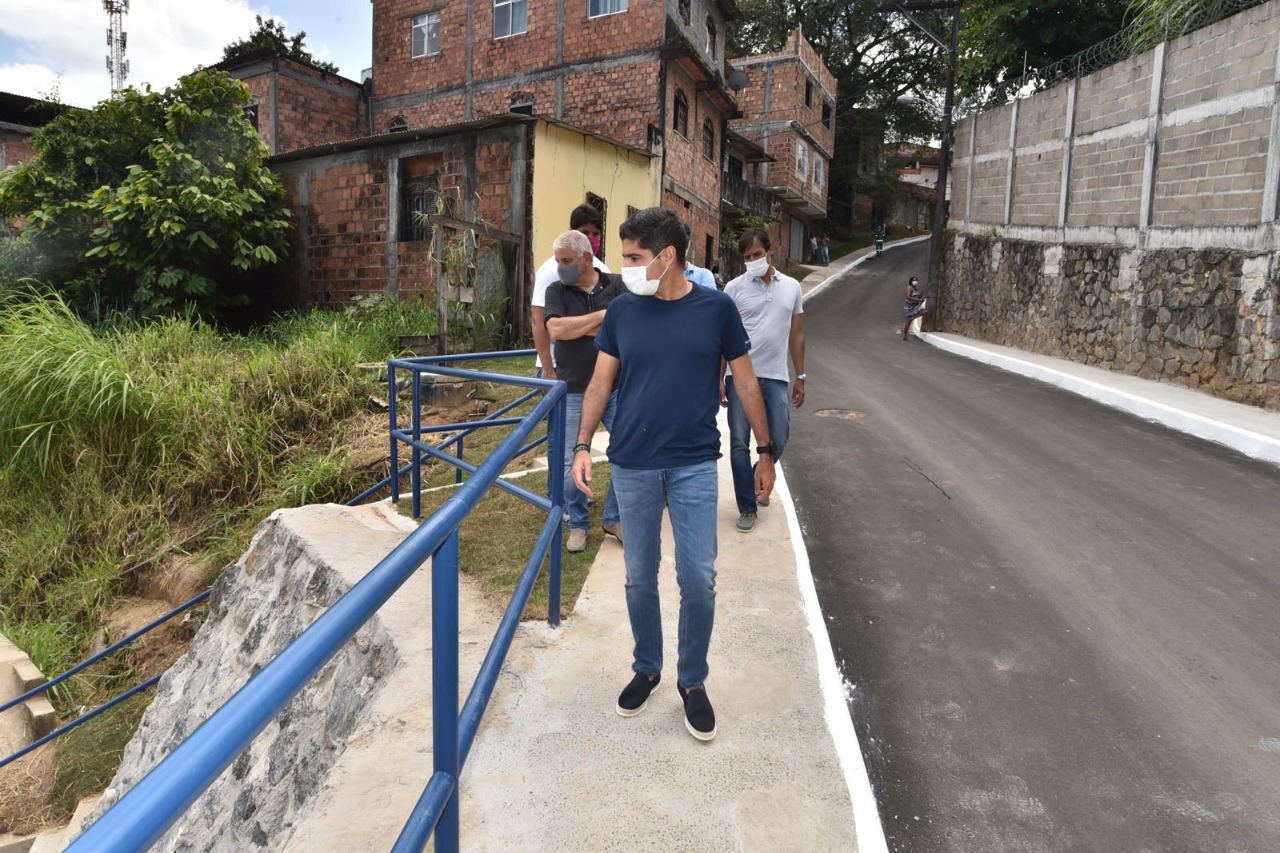 Na imagem, o prefeito de Salvador, ACM Neto, do DEM