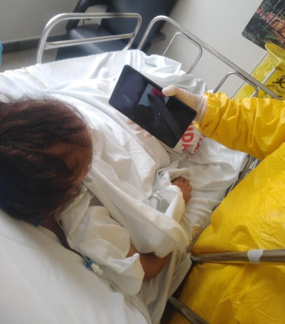 Profissionais do Hospital Regional Costa do Cacau orientam famílias e ampliam a comunicação com os pacientes