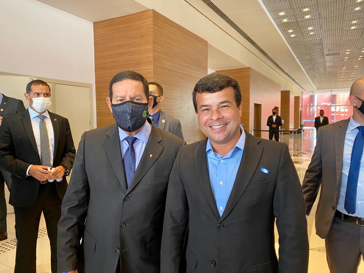 Celsinho e Mourão se conhecem desde a época em que o candidato estava no PRTB, partido tomado dele pelo concorrente Cezar Leite