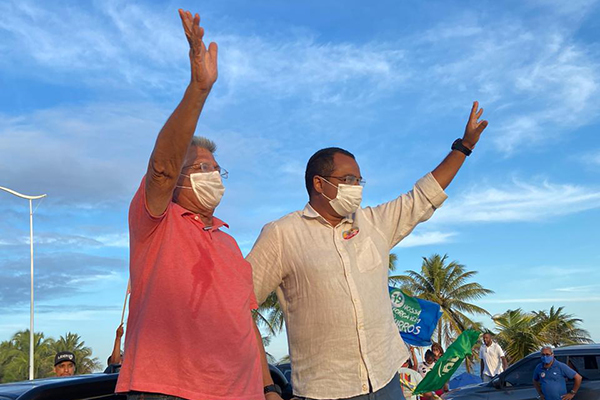 Os candidatos a prefeito e a vice de Salvador, Bacelar (Podemos) e Magno Lavigne (Rede), pela coligação “Salvador dos Bairros é Salvador de Todos”