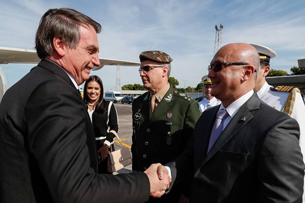 O presidente Jair Bolsonaro e o coronel da reserva do Exército e ex-superintendente da Suframa (Superintendência da Zona Franca de Manaus), Alfredo Menezes (Patriotas) O presidente Jair Bolsonaro e o coronel da reserva do Exército e ex-superintendente da Suframa (Superintendência da Zona Franca de Manaus), Alfredo Menezes (Patriotas)
