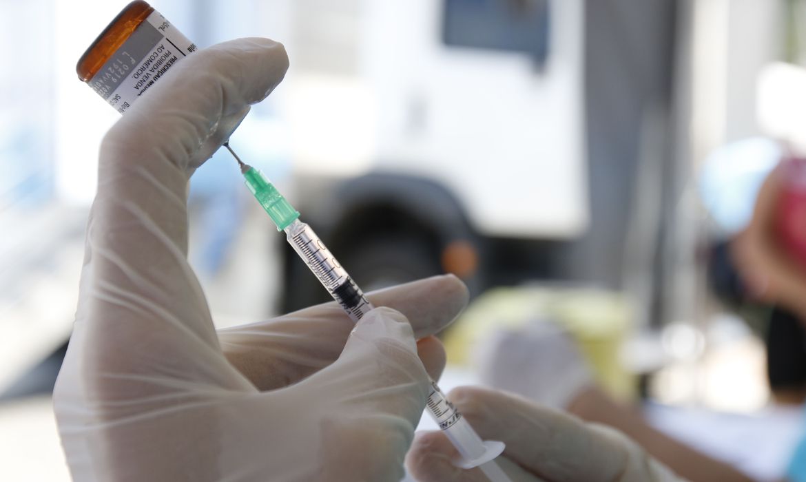 A agência reguladora tem até 10 dias corridos para dar um parecer se aprova ou não o uso emergencial