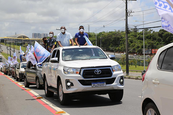 O candidato a vereador Irmão Lázaro (PL) realizou uma carreata nas ruas de Salvador