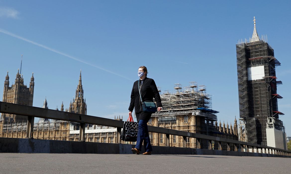 Moradores da Inglaterra poderão fazer testes duas vezes por semana Moradores da Inglaterra poderão fazer testes duas vezes por semana