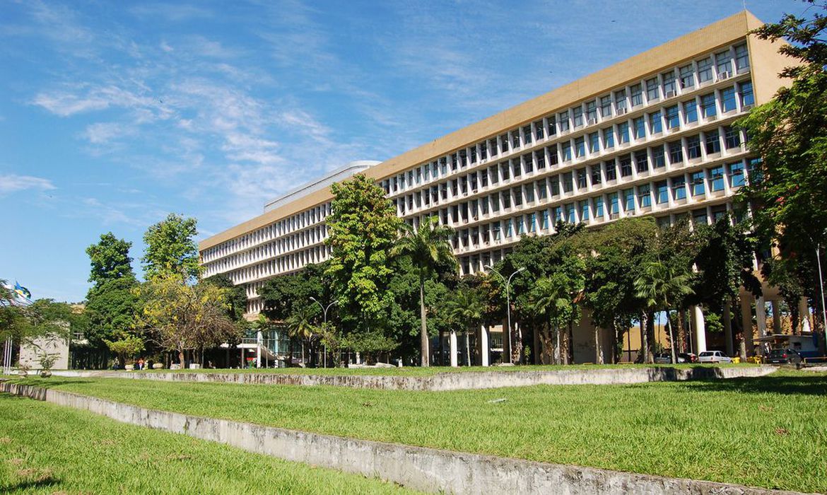 Universidades têm autonomia para avaliar as melhores decisões