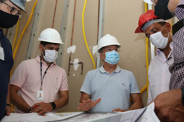 O secretário da Saúde do Estado da Bahia, Fábio Vilas-Boas, inspecionou nesta sexta-feira (2) as obras de construção do Hospital Materno-Infantil de Ilhéus.