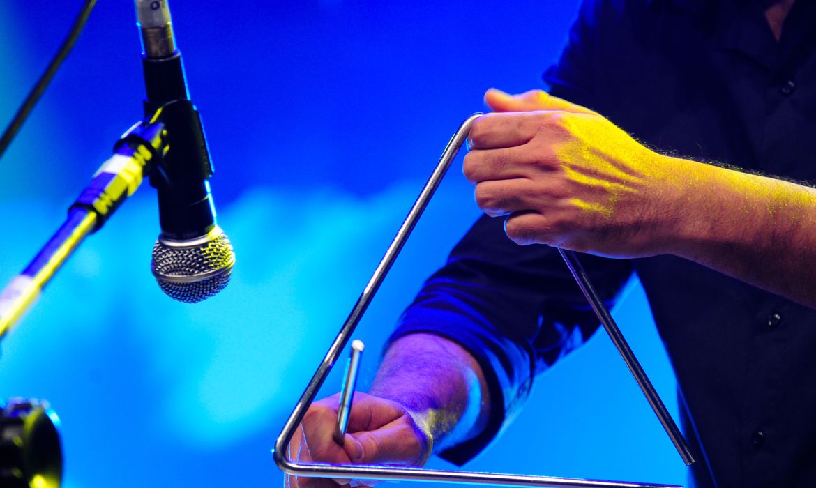 Lei leva auxílio para profissionais do setor cultural durante pandemia